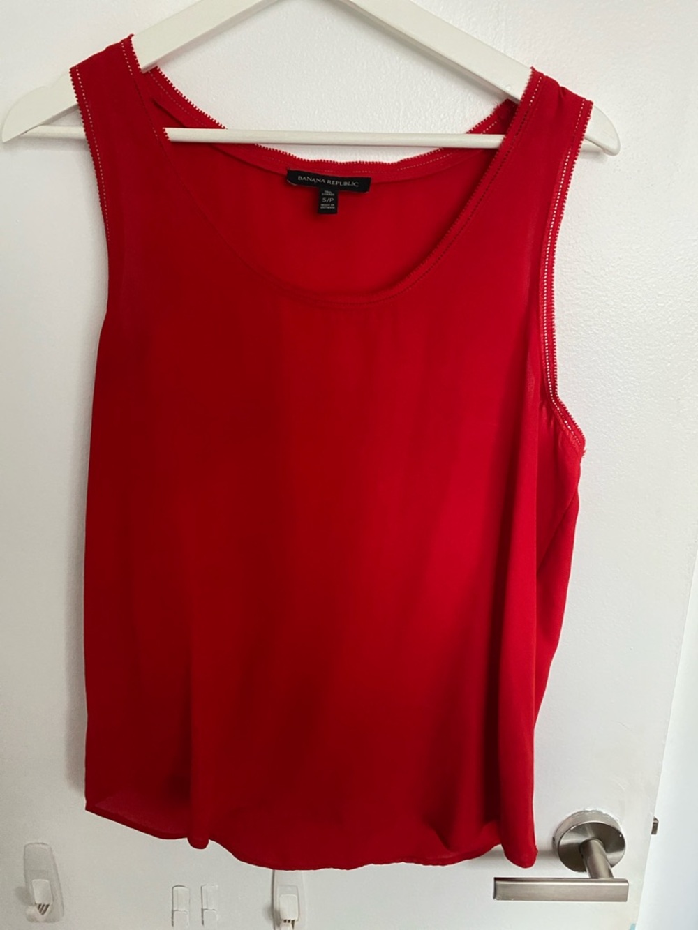 Banana Republic Red Scoop Neck Sleeveless Tank